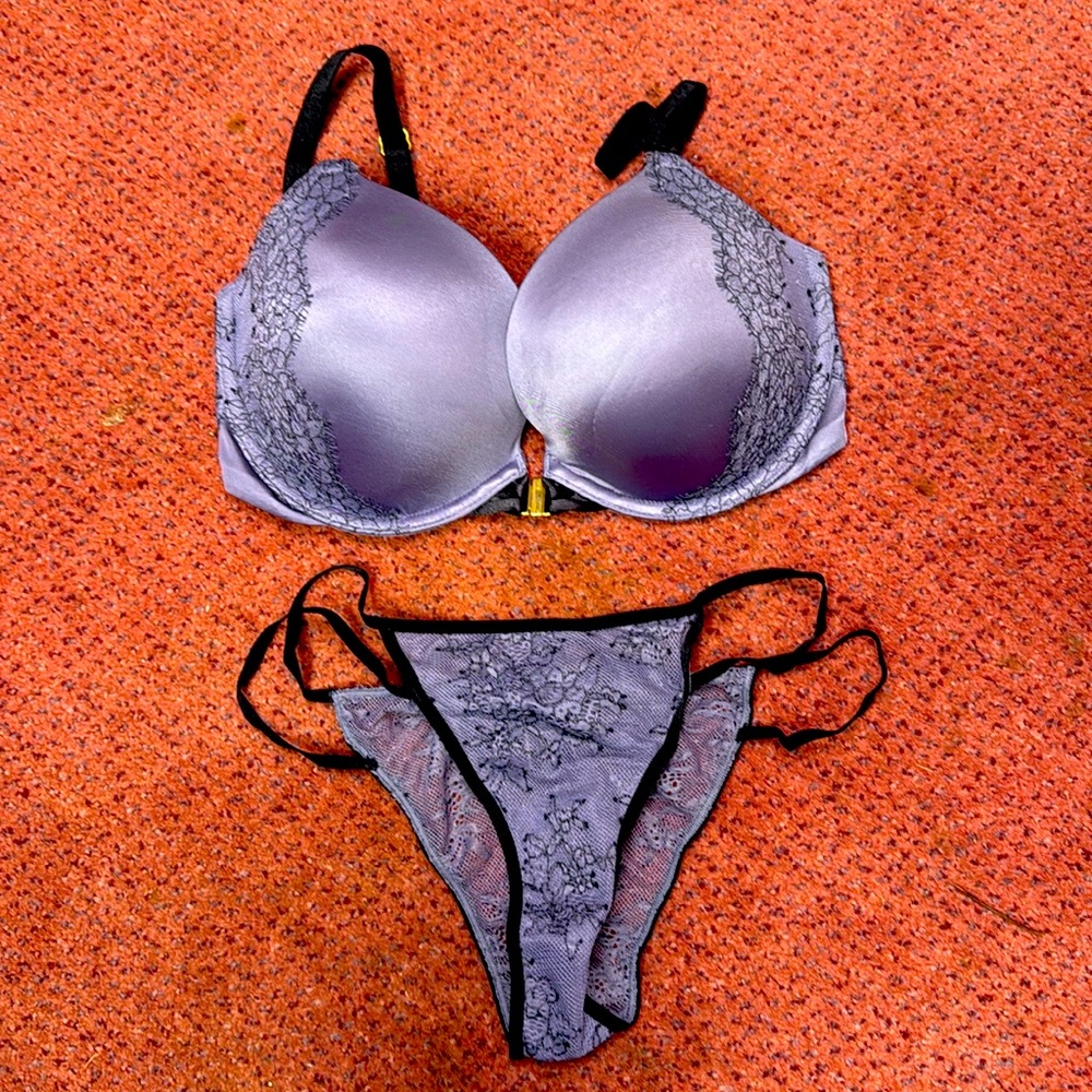 Victoria secrets lingerie set